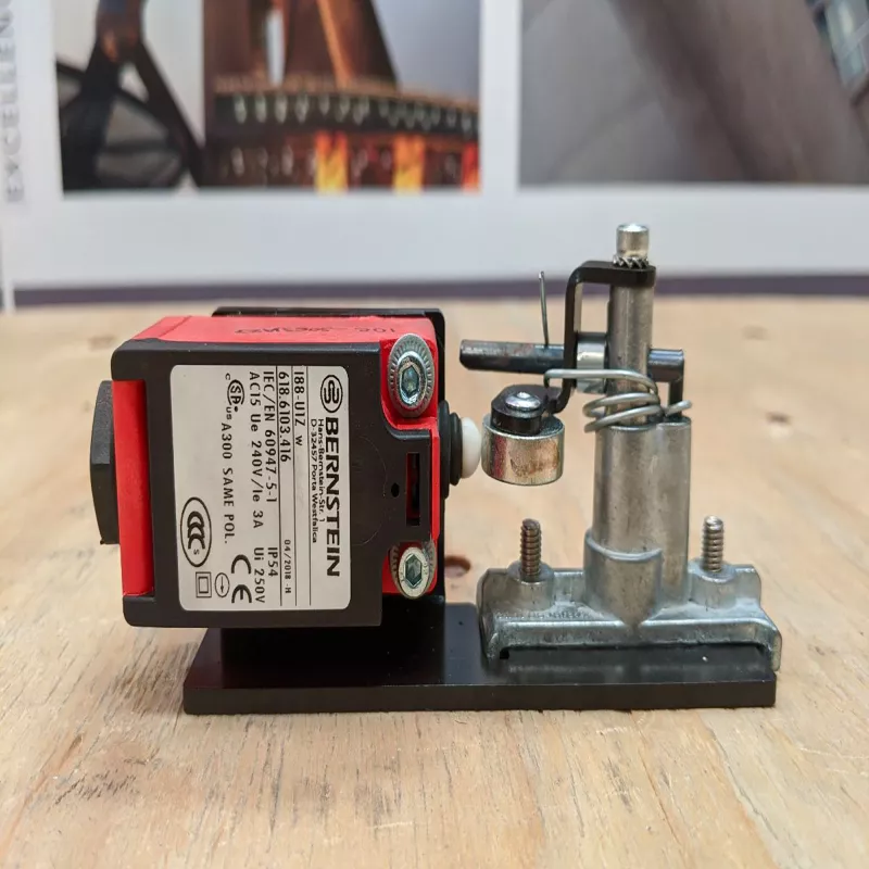 1040446A23 | EMERGENCY SLOQ. KIT W/SAFETY CONTACT H=41 ELECTRICAL RESETTABLE 230V (NC-N0) TYPE 41/C 61/C